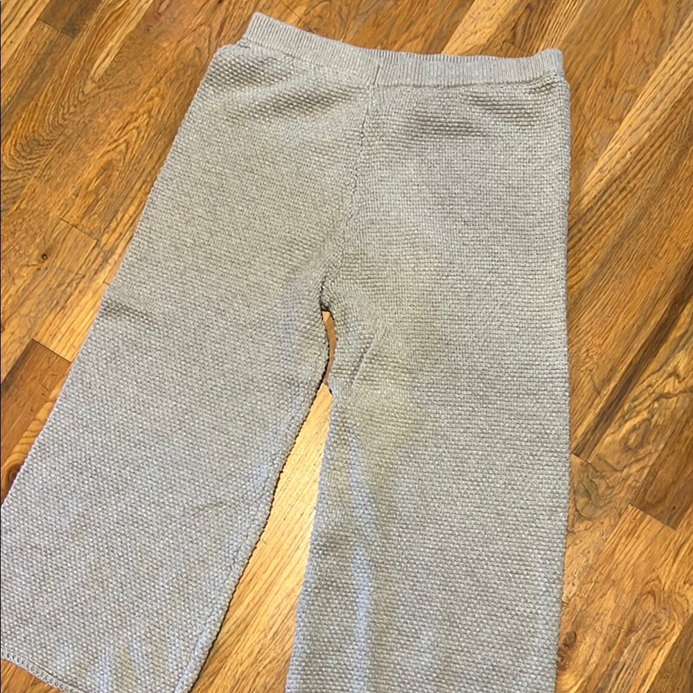 Elegant Gray Knit Sweater and Pants Set - Picture 4 of 5